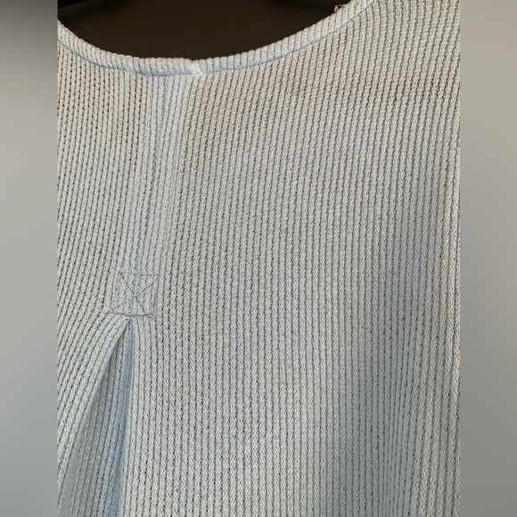 Urban Outfitter Women’s Oversized Waffle Top. 1/2 button down. EUC. Size S - Picture 7 of 7